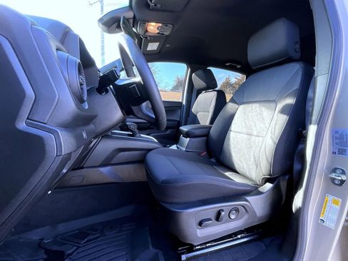 Used 2023 Chevrolet Colorado Trail Boss w/ Technology Package image 11