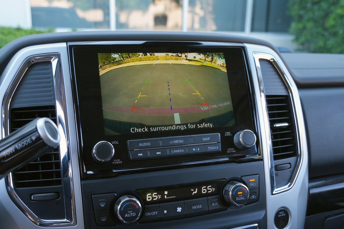 Used 2021 Nissan Titan SV w/ SV Convenience Package RWD image 9