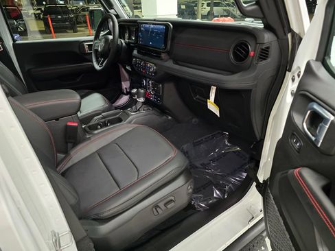 Certified 2026 Jeep Gladiator Rubicon AWD/4WD image 36