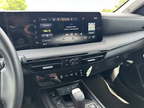 Certified 2025 Nissan Kicks SR FWD image 30