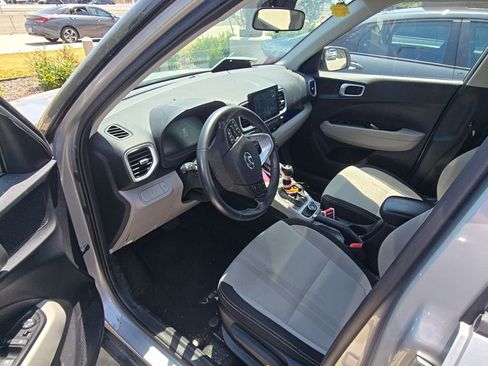 Used 2025 Hyundai Venue SEL FWD image 11
