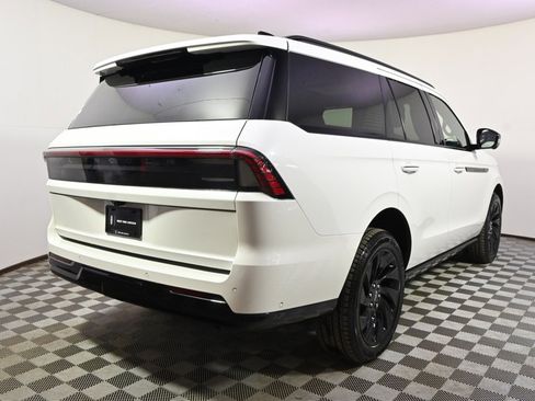 New 2025 Lincoln Navigator Reserve w/ Jet Appearance Package image 6