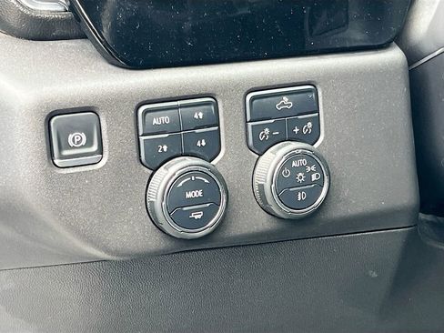 Used 2025 Chevrolet Silverado 1500 LT Trail Boss w/ Protection Package AWD/4WD image 10