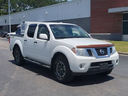 Used 2018 Nissan Frontier PRO-4X AWD/4WD image 1