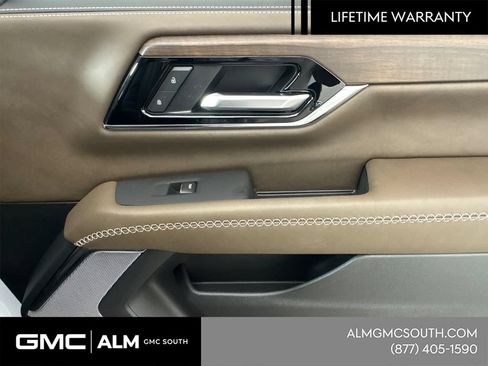 New 2026 GMC Yukon Denali Ultimate w/ LPO, Floor Liner Package AWD/4WD image 16
