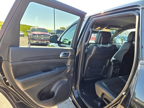 Used 2020 Jeep Grand Cherokee Altitude AWD/4WD image 29
