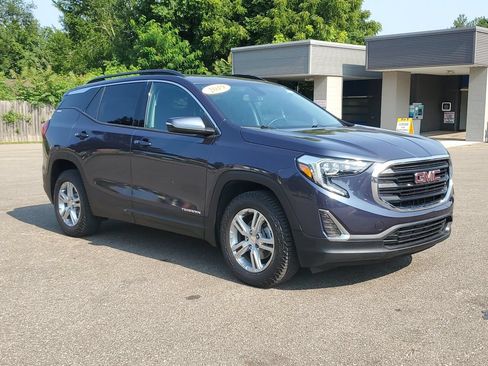 Used 2019 GMC Terrain SLE w/ Driver Convenience Package AWD/4WD image 3