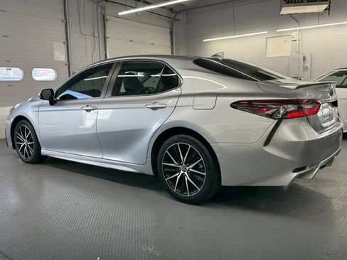 Used 2021 Toyota Camry SE FWD image 11