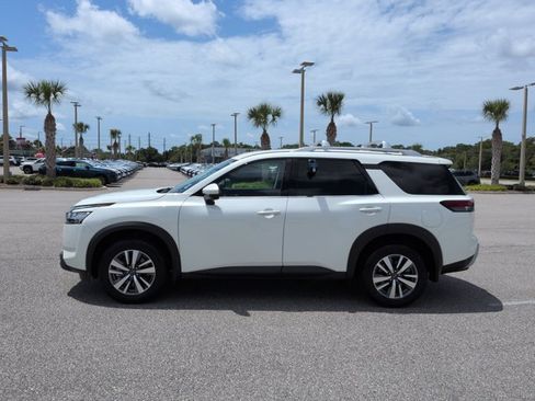 Used 2024 Nissan Pathfinder SL FWD image 8