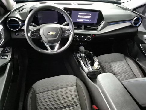 Certified 2025 Chevrolet Trax LT w/ LT Convenience Package image 10