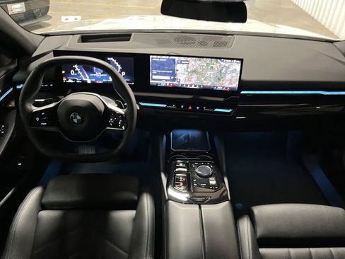 Used 2025 BMW 530i xDrive image 34