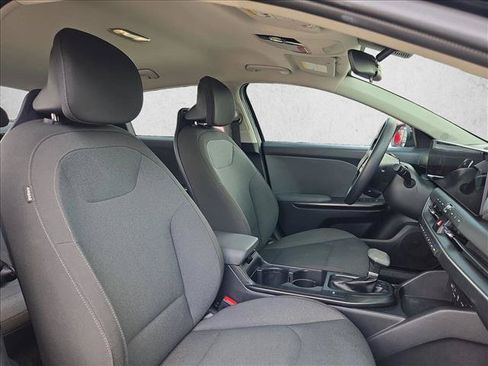 Used 2025 Kia K4 FWD image 19