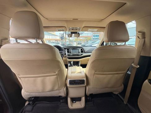Used 2019 Toyota Highlander XLE image 27