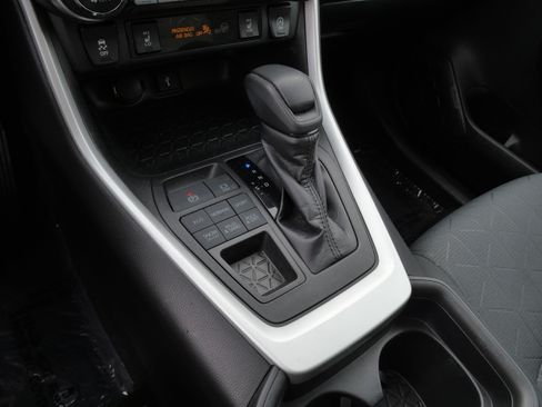 Used 2020 Toyota RAV4 XLE w/ Convenience Package image 20