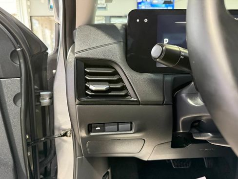 Used 2026 Nissan Sentra SR w/ Floor Mat Package FWD image 22
