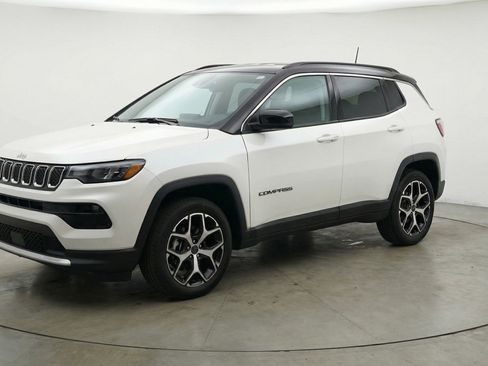 Used 2025 Jeep Compass Limited image 3