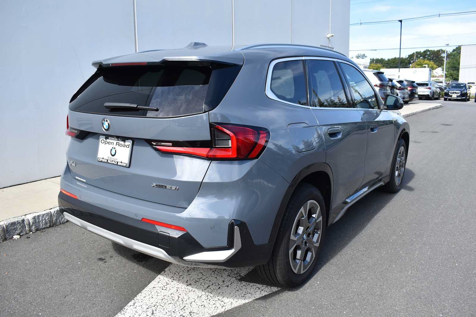 Used 2025 BMW X1 xDrive28i w/ Convenience Package AWD/4WD image 5
