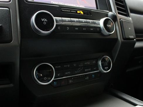 Used 2021 Ford Expedition XLT image 8