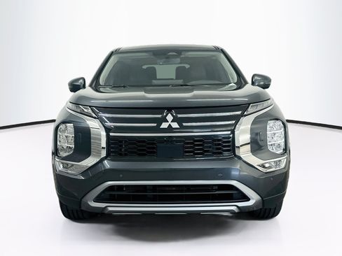 Used 2025 Mitsubishi Outlander SE AWD/4WD image 2