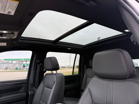 Used 2022 Chevrolet Suburban RST w/ Luxury Package image 14