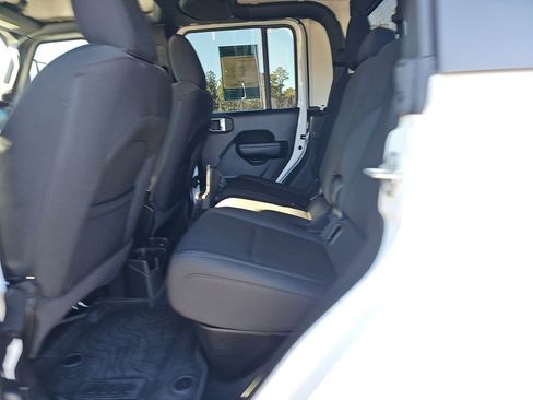 Used 2023 Jeep Gladiator Willys image 18