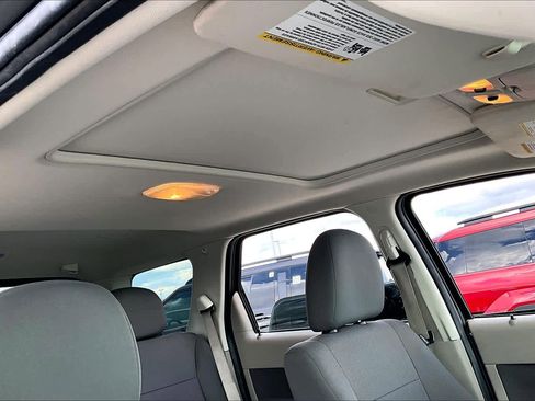 Used 2010 Ford Escape XLT image 12