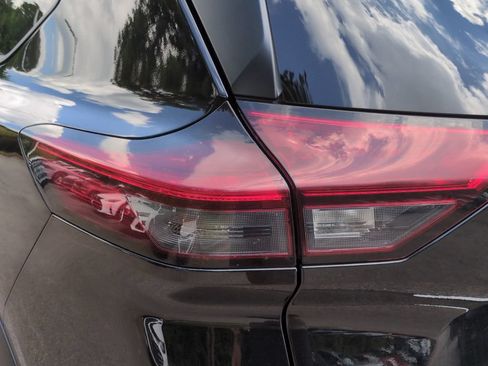 Used 2023 Nissan Rogue SV AWD/4WD image 9