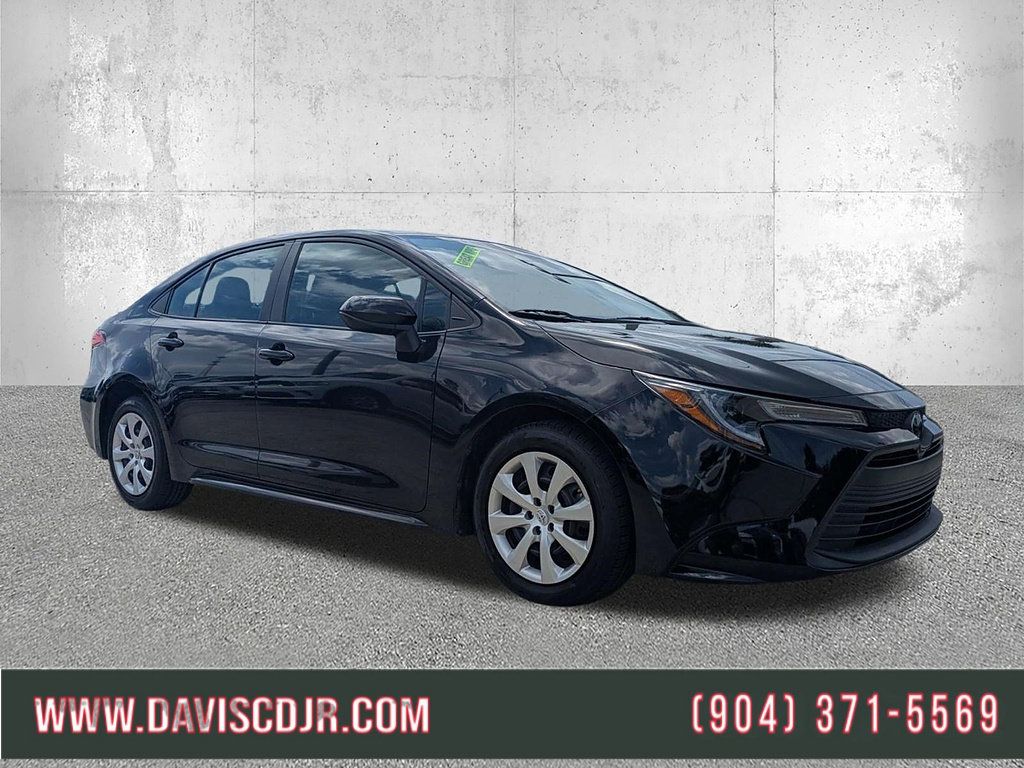 Used 2023 Toyota Corolla LE FWD image 1