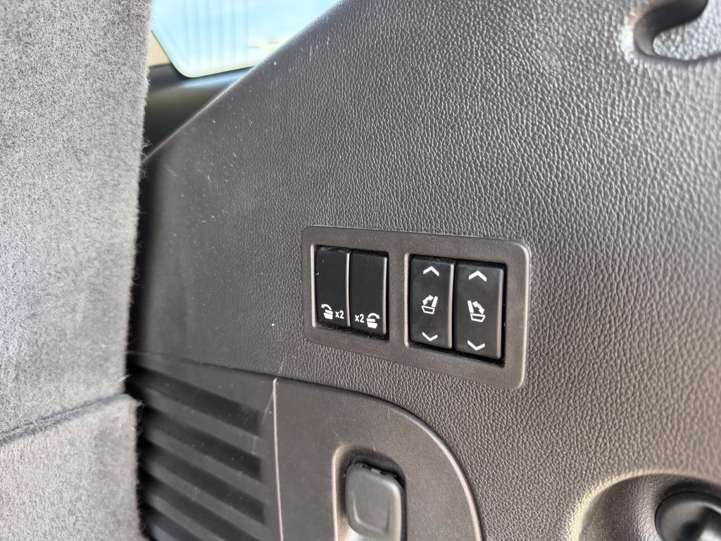 Used 2016 Cadillac Escalade Luxury RWD image 18
