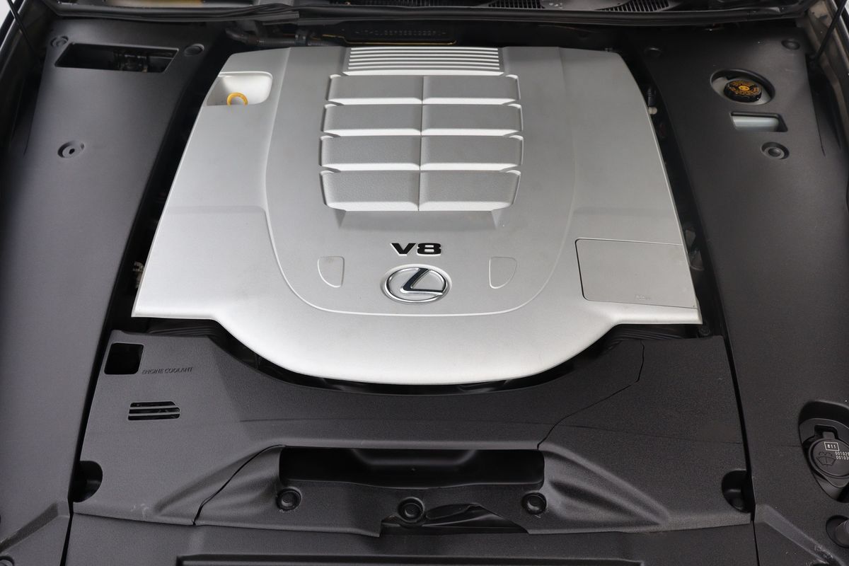 Used 2014 Lexus LS 460 AWD w/ Comfort Package image 40