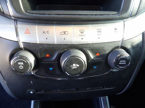 Used 2020 Dodge Journey SE w/ SE Popular Equipment Group image 19