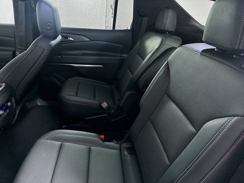Used 2025 Chevrolet Traverse LT image 28