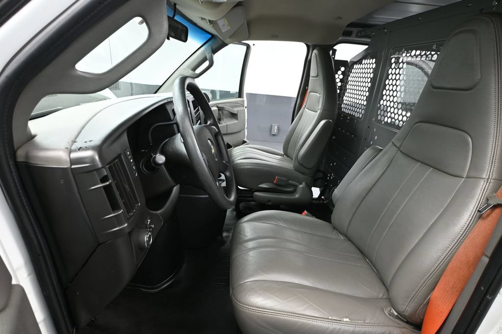 Used 2016 Chevrolet Express 2500 RWD image 17
