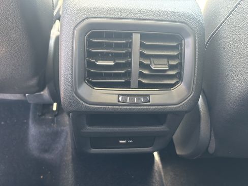 Used 2025 Volkswagen Taos SEL AWD/4WD image 16