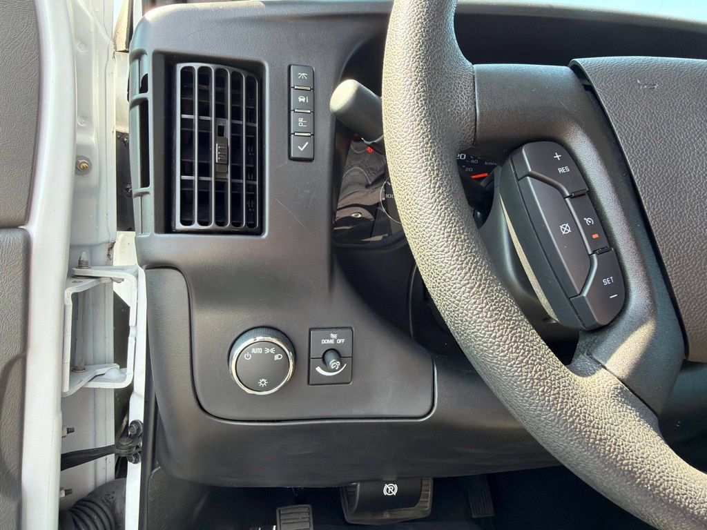 Used 2025 Chevrolet Express 3500 LT w/ LT Preferred Equipment Group RWD image 26