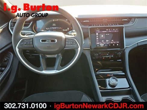 Used 2025 Jeep Grand Cherokee L Altitude image 7