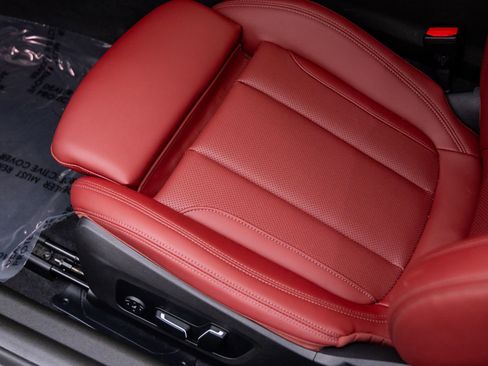 Used 2025 BMW M240i xDrive Coupe w/ Premium Package image 15