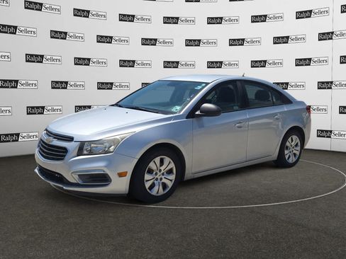 Used 2015 Chevrolet Cruze LS FWD image 2