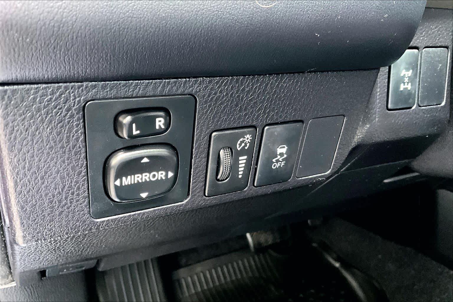 Used 2014 Toyota RAV4 XLE AWD/4WD image 33