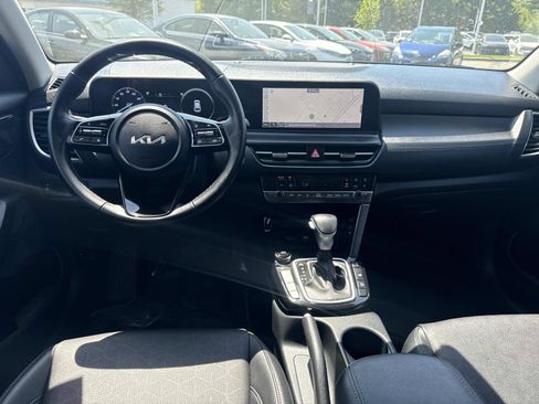 Used 2024 Kia Seltos EX AWD/4WD image 14