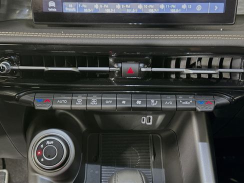 Used 2025 Alfa Romeo Tonale w/ Premium Package image 23