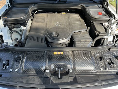 Used 2024 Mercedes-Benz GLS 450 4MATIC image 35