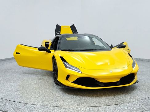 Used 2021 Ferrari F8 Tributo image 12
