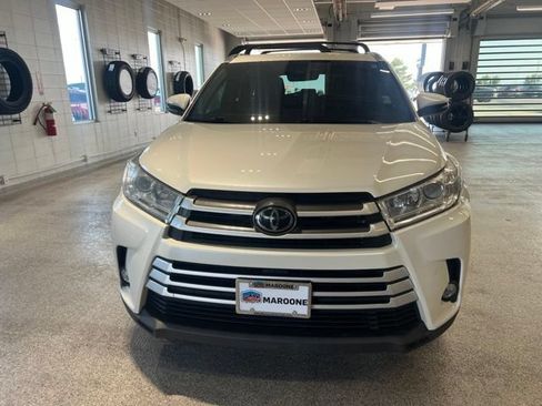 Used 2019 Toyota Highlander XLE AWD/4WD image 2