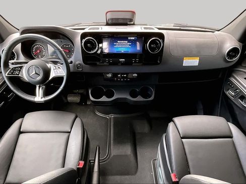 Used 2025 Mercedes-Benz Sprinter 2500 image 16