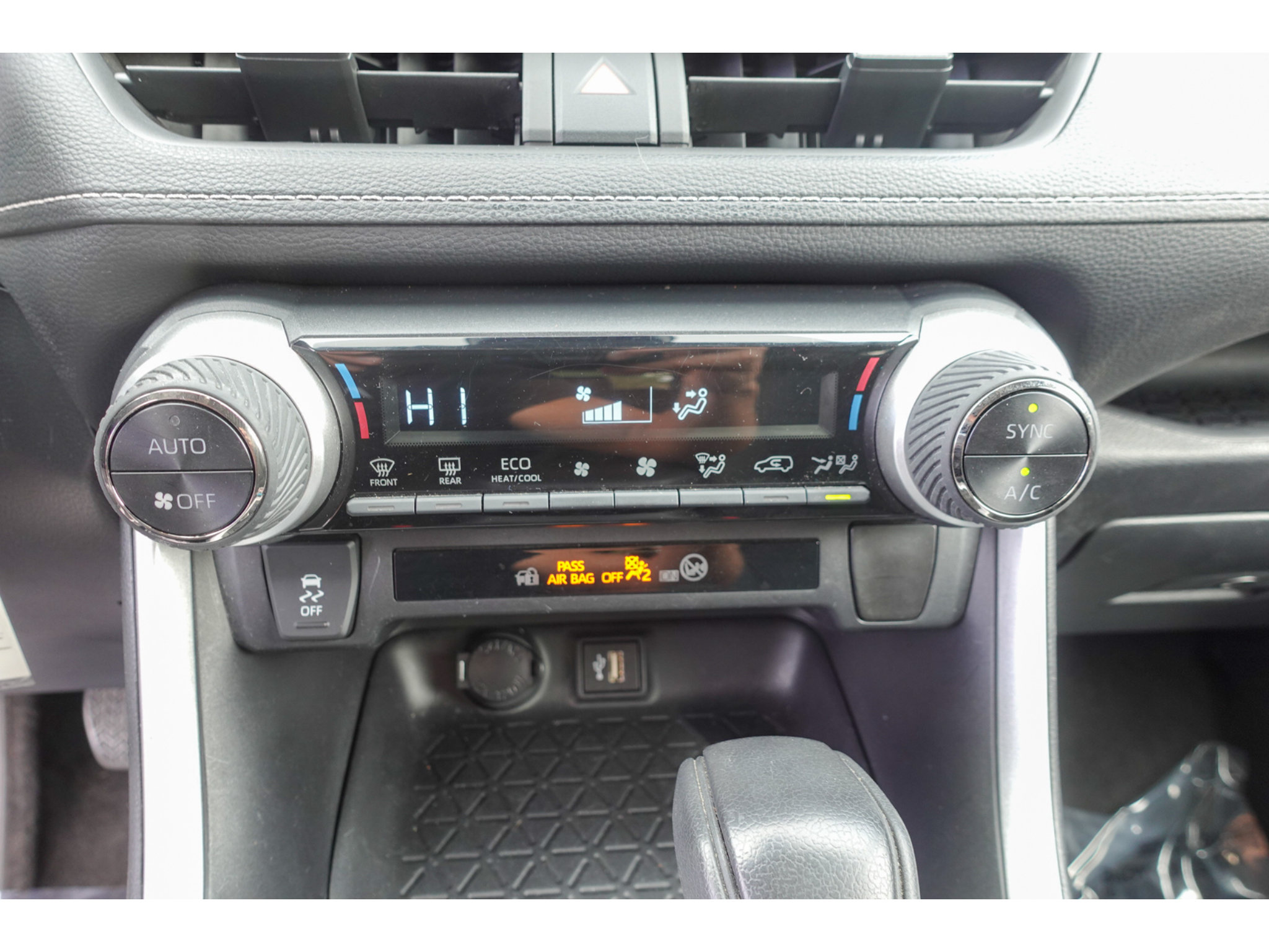 Certified 2024 Toyota RAV4 LE AWD/4WD image 17