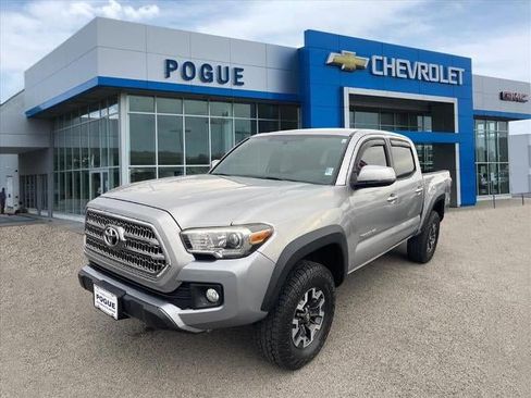 Used 2017 Toyota Tacoma SR5 image 4