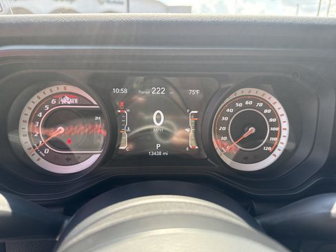 Used 2024 Jeep Gladiator Rubicon w/ Technology Group AWD/4WD image 26