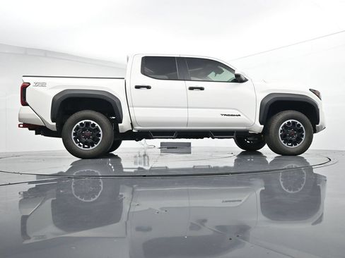 Used 2024 Toyota Tacoma TRD Off-Road AWD/4WD image 38