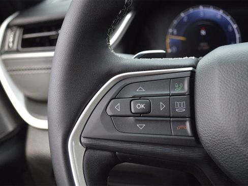 New 2025 Jeep Grand Cherokee Altitude image 15